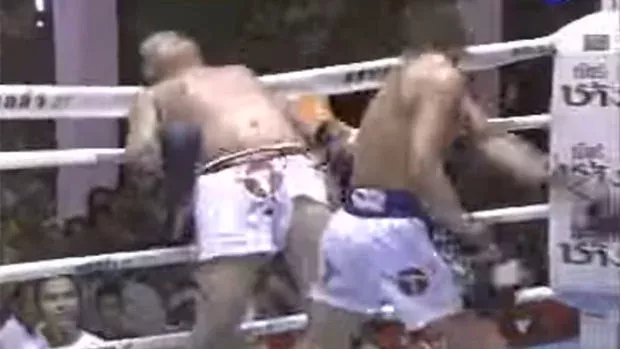 Ein lustiger, aber auch lächerlicher Muay-Thai-Kampf