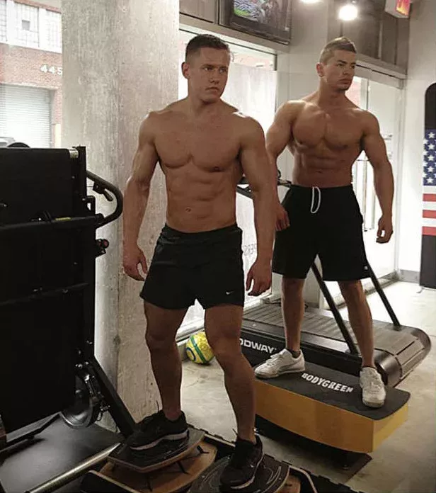 Diese Sportler haben beim Training ein wichtiges Körperteil vergessen!