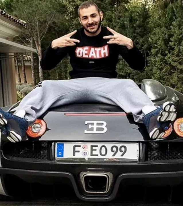 So lange dribbeln Fußballer für ihre Luxusautos