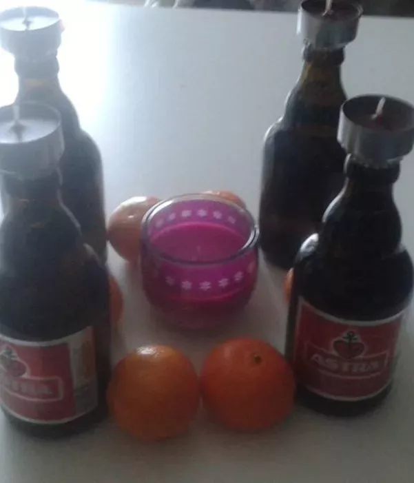 Schräge Adventskränze, die ihr euch ins Wohnzimmer stellen könnt