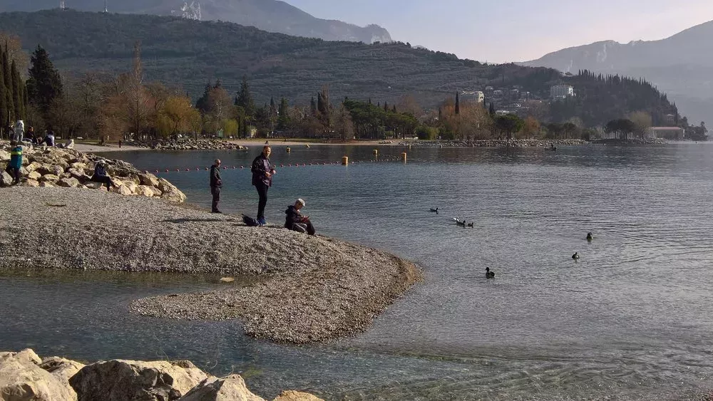 Niedriger Wasserstand am Gardasee: Hat der Regen die Lage entspannt?