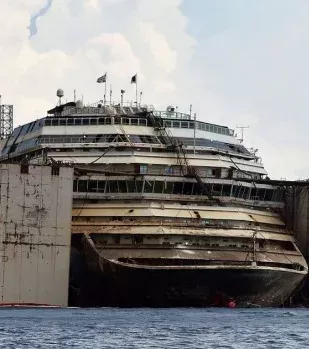 Fotos zeigen das Innere der Costa Concordia nach dem Unglück