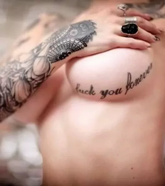 Underboob-Tattoos: So schön können Tattoos unterhalb der Brust sein