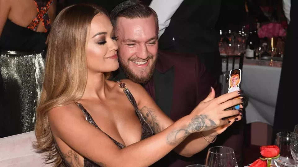 Sie provoziert mit einem Foto von sich und McGregor. Der Trainer von McGregor reagiert knallhart
