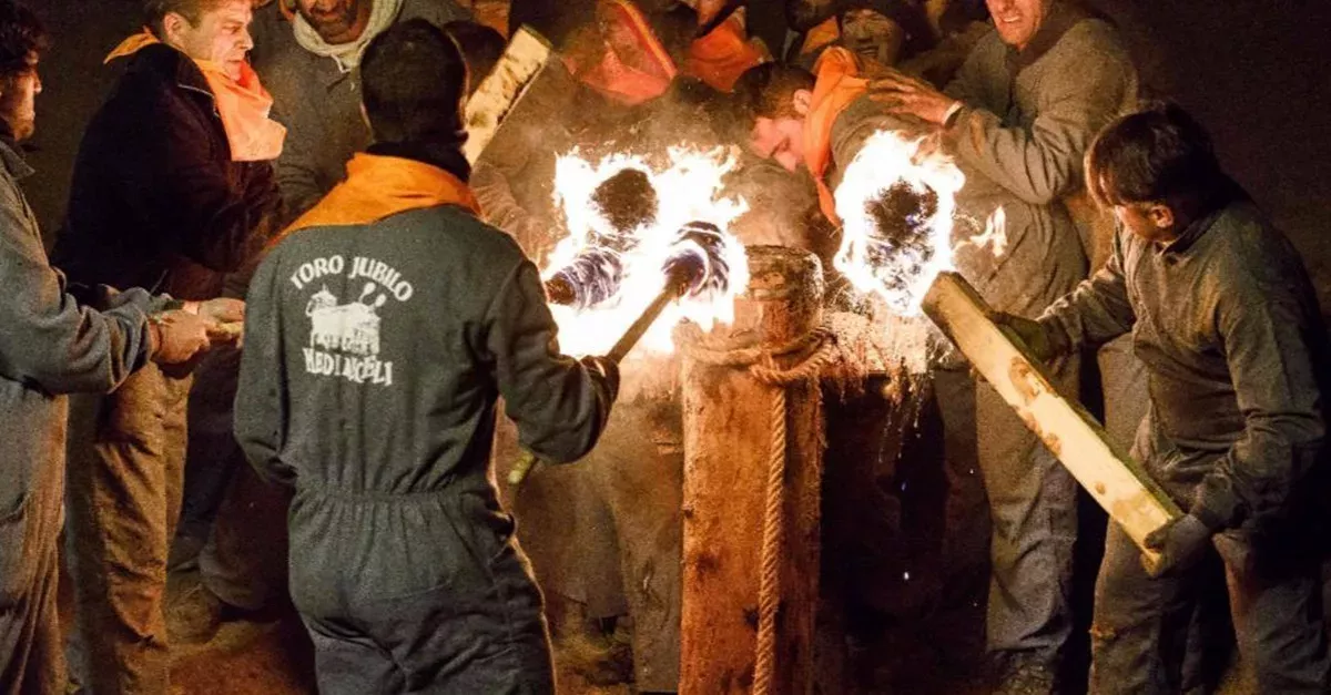Grausames Ritual mit Stieren: Tierschützer prangern es seit Jahren an!