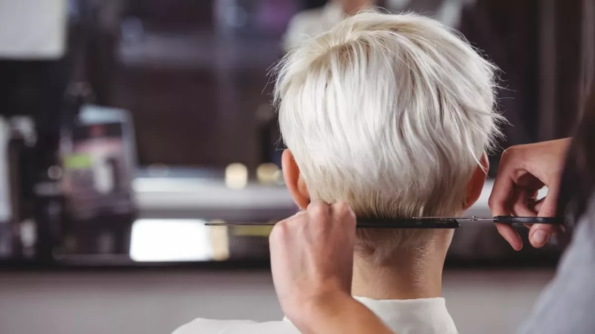 Ein hessischer Friseur macht in der Corona-Krise eine brillante Erfindung.