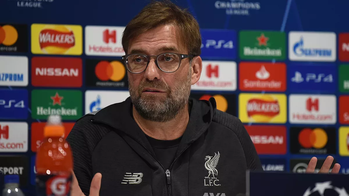 Fußballtrainer Jürgen Klopp auf einer Pressekonferenz