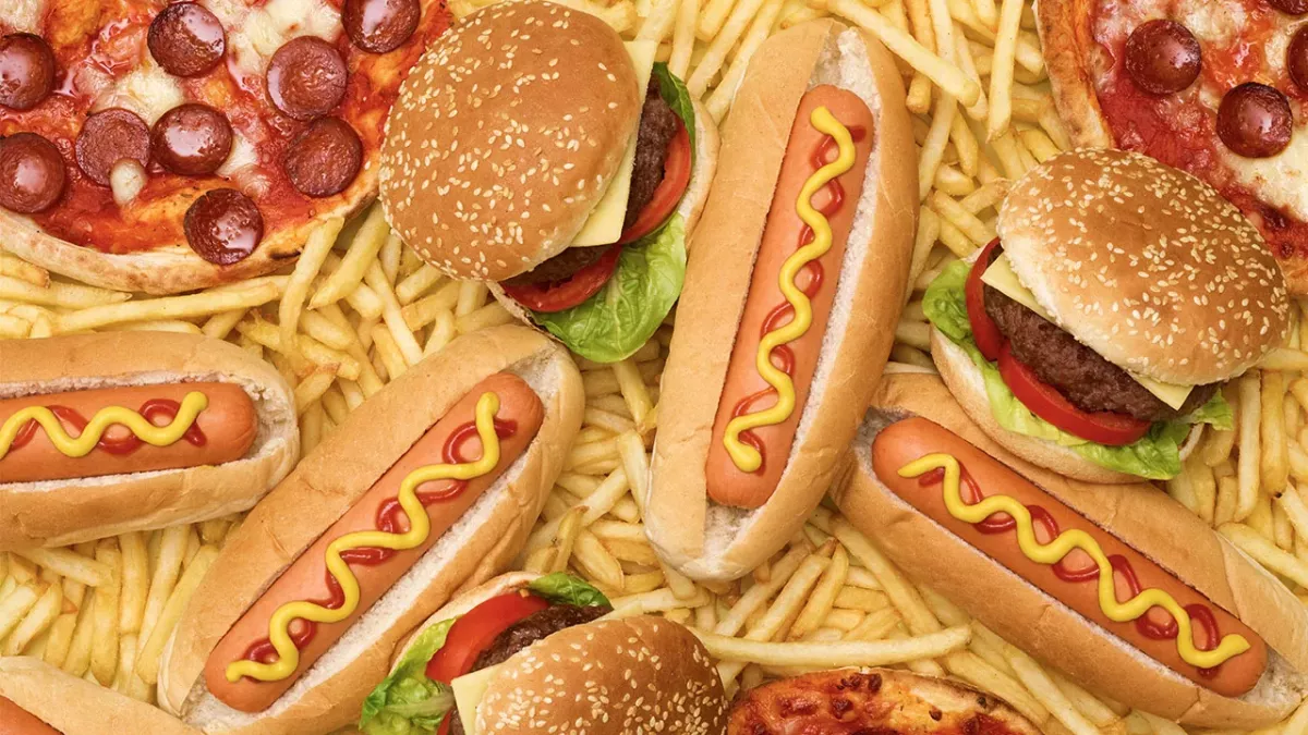 25-Jährige isst 8.000 Kalorien am Tag für Food Challenge und trotzdem sieht sie so aus!