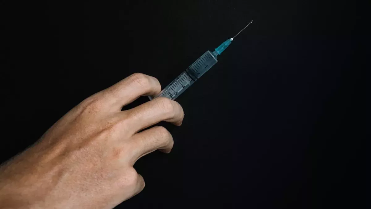 Arzt spritzt offenbar Patienten