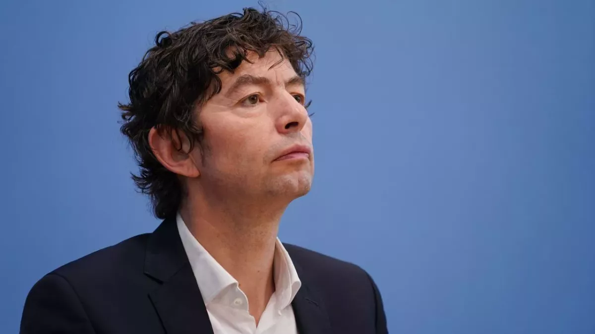 Christian Drosten wird angeklagt.