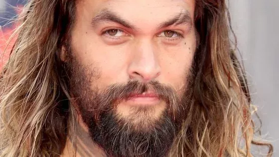 Jason Momoa: Der Schauspieler wird von einem Bulldozer umgefahren