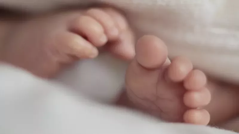 Neugeborenes wird ohne lebenswichtiges Organ geboren, dann überrascht sein Körper 6 Wochen später alle!