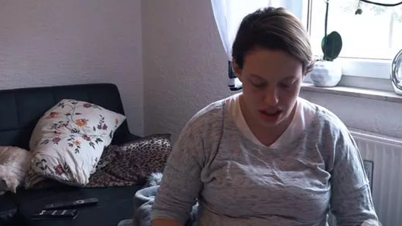 Hartz-IV-Empfängerin platzt die Fruchtblase: Dann erlaubt sich ihre Mutter etwas Schreckliches!