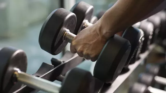 Krafttraining wirkt sich auch auf eure geistige Gesundheit aus. Der Effekt überrascht