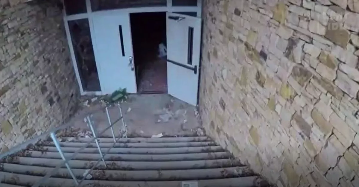 Mann steigt in verlassene Leichenhalle: Was er dort entdeckt, ist grauenhaft!