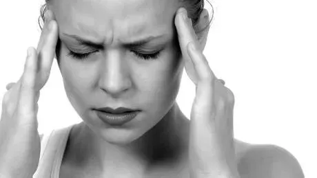 Migräne: Mit/ Ohne Aura, Symptome, Tabletten, Ursachen, Medikamente und Therapie