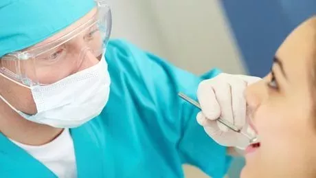 Zahnfleischentzündung (Gingivitis): Was kann man tun? Hausmittel, Symptome und Behandlung