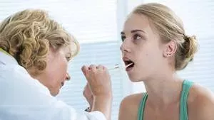 Pharyngitis (Rachenentzündung): Dauer, Symptome, Therapie, Hausmittel und Behandlung