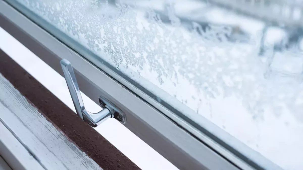 Sollte man im Winter bei offenem Fenster schlafen?