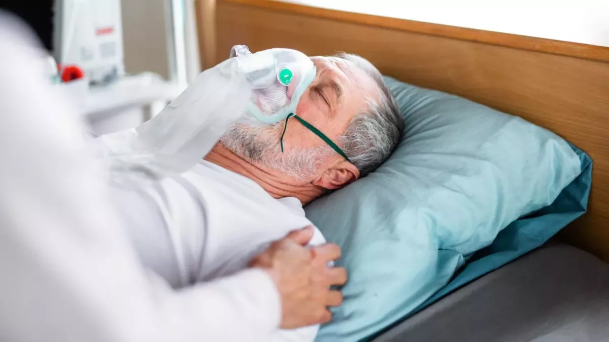 Ein Arzt praktiziert ohne Maske und steckt 100 Patienten an
