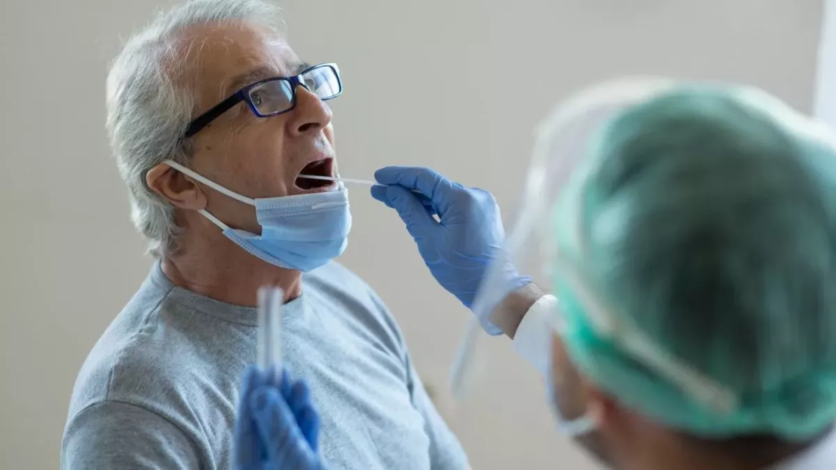 Ein Arzt warnt vor Corona-Schnelltests