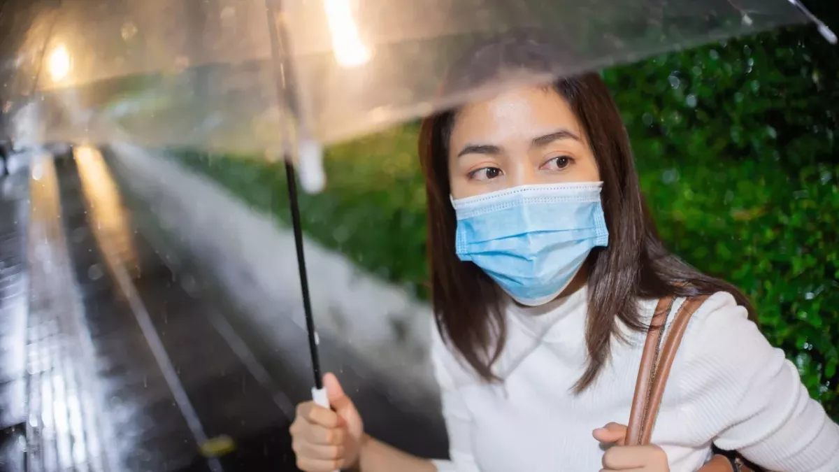Feuchte Atemschutzmasken durch Regen sind schutzlos