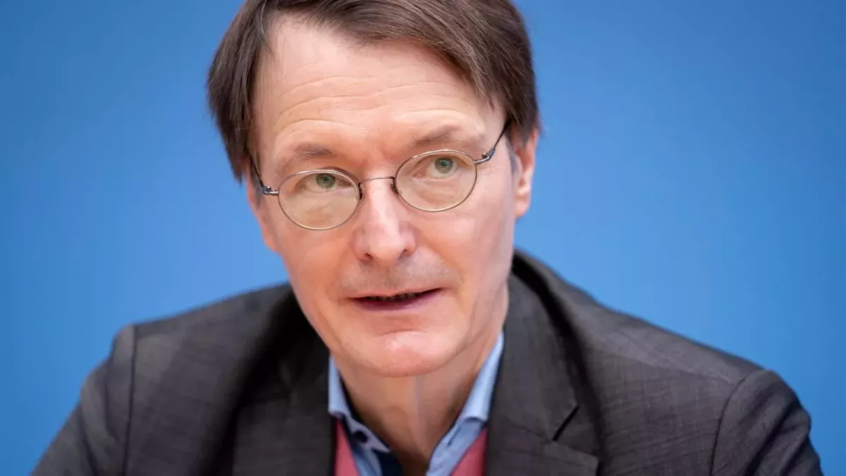 Karl Lauterbach warnt vor der neuen Corona-Mutation.