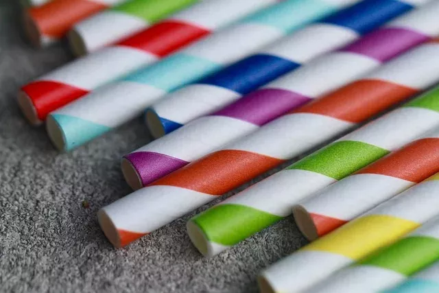 Sind Strohhalme au Papier möglicherweise doch keine gute Alternative zu denen aus Plastik?