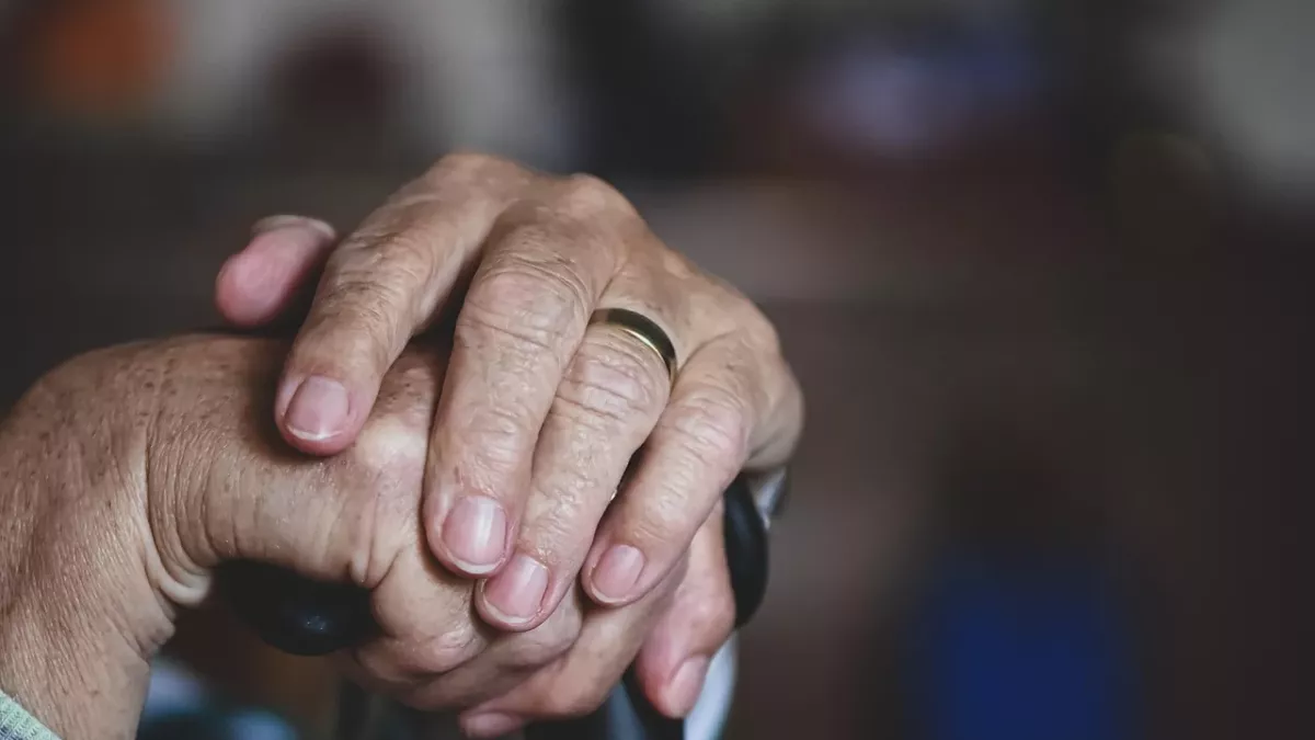soins aux personnes âgées, maison de retraite, retraite, maison de soins infirmiers, seniorin, femme, mains, vieille, mamie, maison de retraite, maison de retraite, retraite, retraite, mamie, mamie, mamie, mamie, mamie