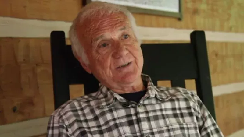 Irre Karriere: Ihr erratet nie, was dieser 85-jährige Priester heute beruflich macht!