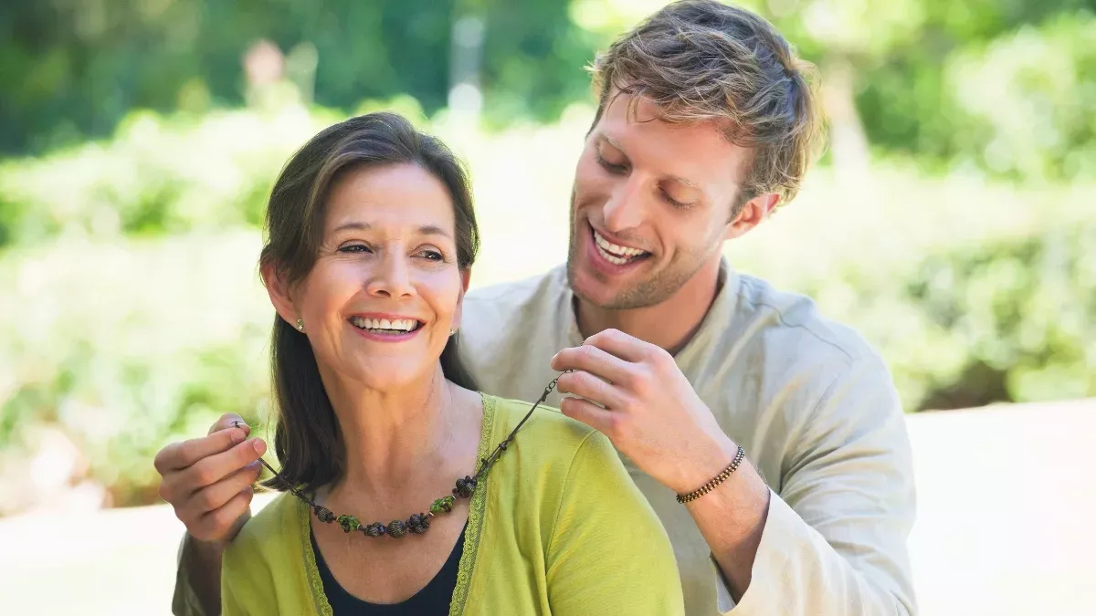 Immer mehr reife Frauen daten junge Männer