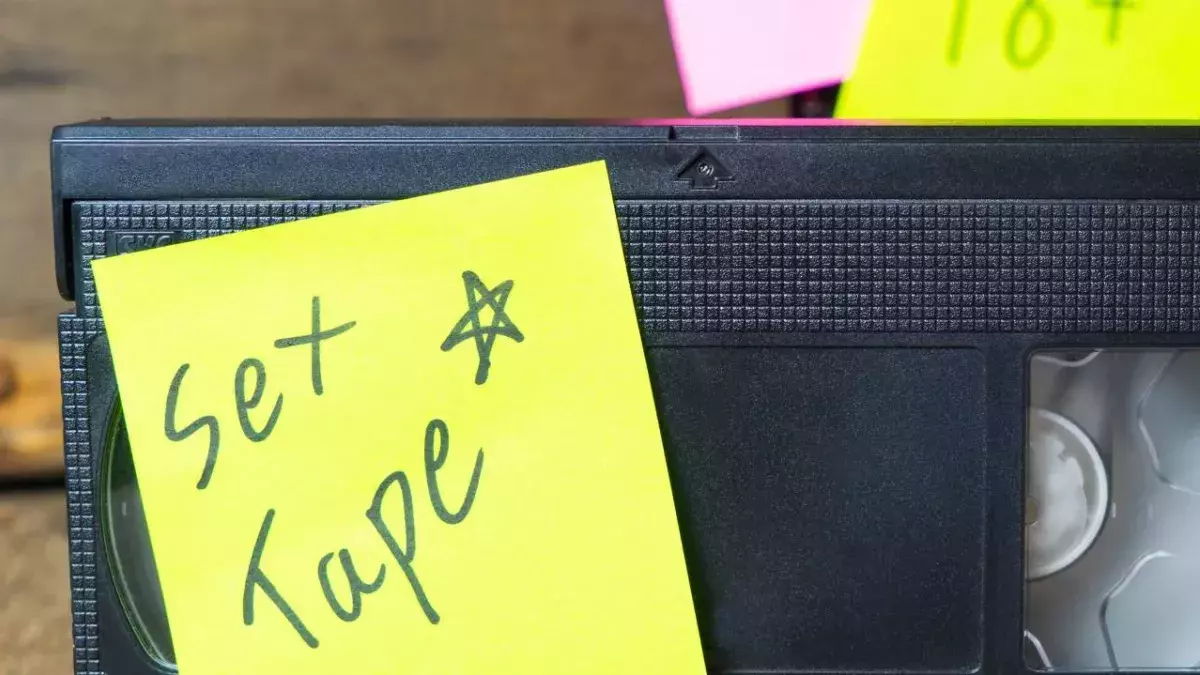 Weil er drei Pornosammlung seines Sohnes weggeworfen hat, muss ein Vater nun Strafe zahlen. 