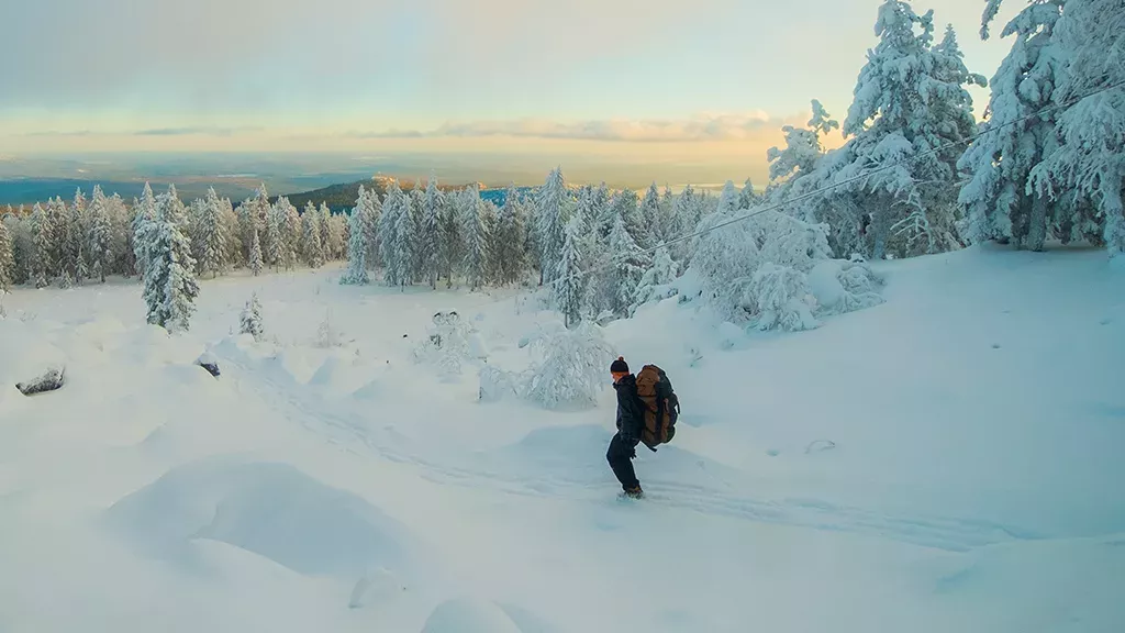 Mann im Schnee