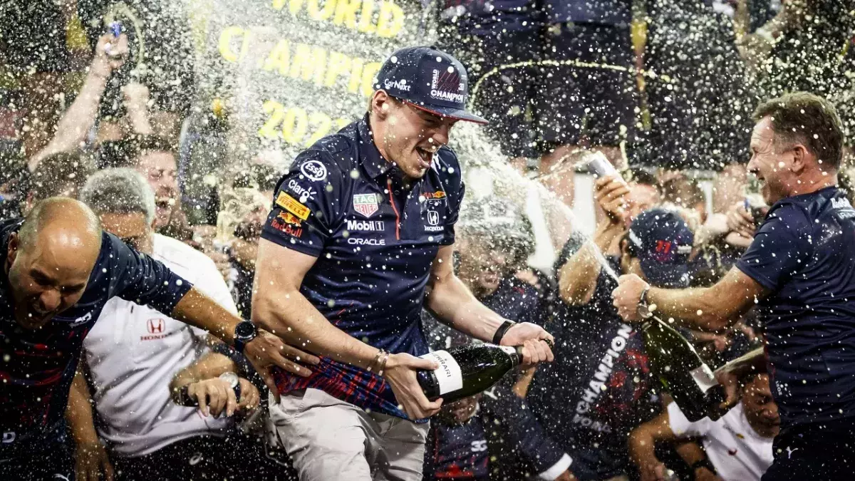 Max Verstappen freut sich über Titel und Prämie