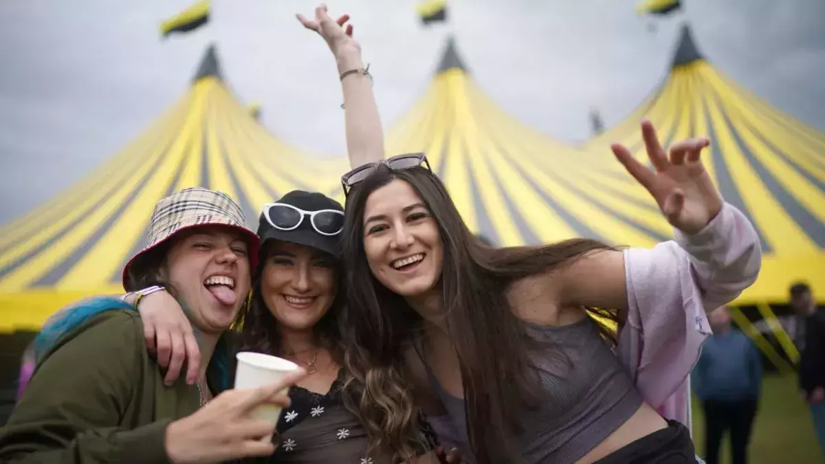 Mehr als 5.000 Menschen kommen in Liverpool für ein Testkonzert zusammen
