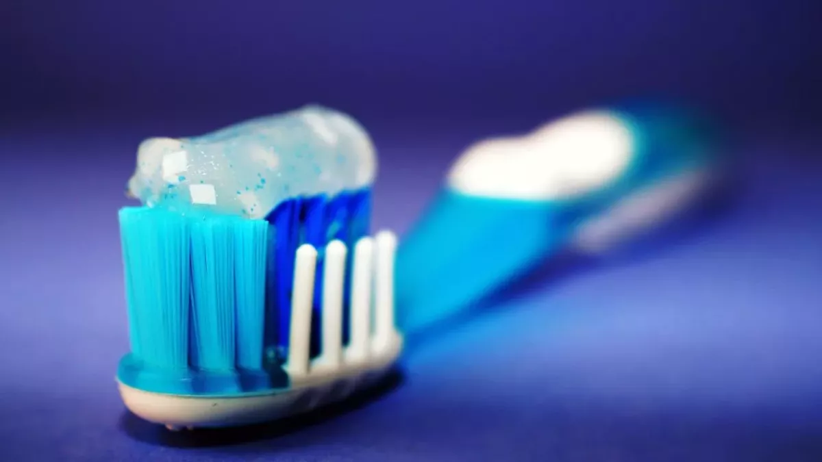 Das sagt die Farbe deiner Zahnbürste über deine Persönlichkeit aus