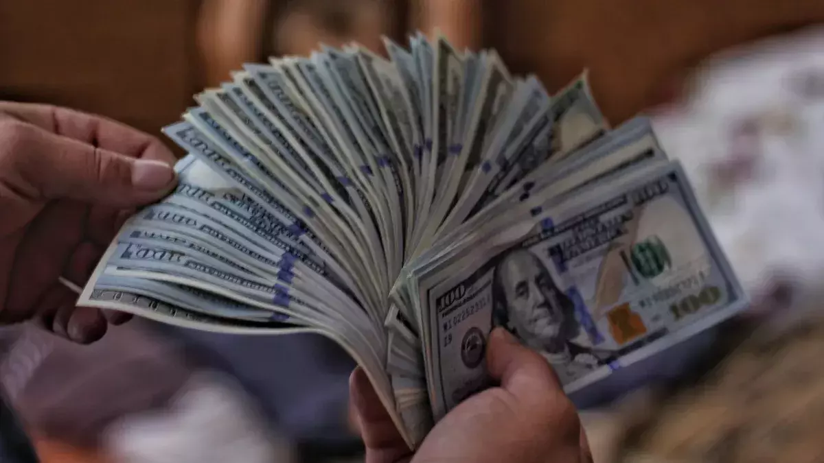 19-Jähriger findet 50.000 US-Dollar