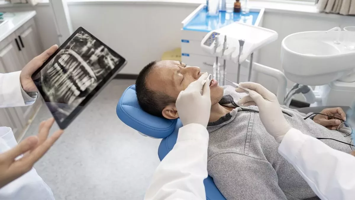 Ärzte entdecken nach OP schlimmen Fehler, als sie Gebiss des Patienten nicht finden können