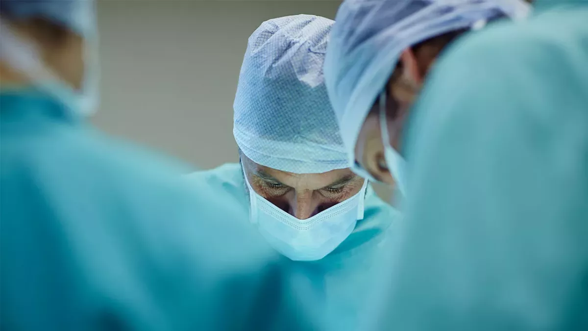Ärzte stellen falsche Diagnose: Dann operieren sie die junge Frau 10 Mal!