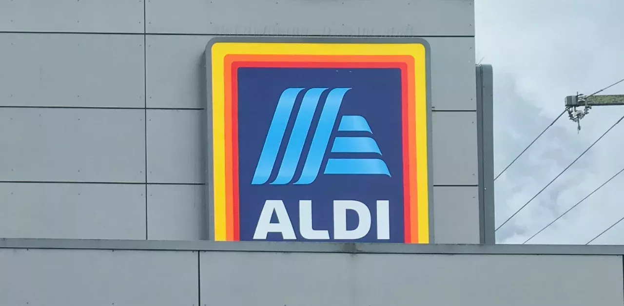 Aus Liebe zum Discounter: Paar heiratet in Aldi-Filiale (Fotos)