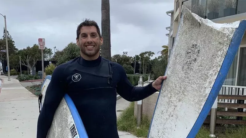 Der national qualifizierte Surfer sah vor Kurzem noch ganz anders aus!