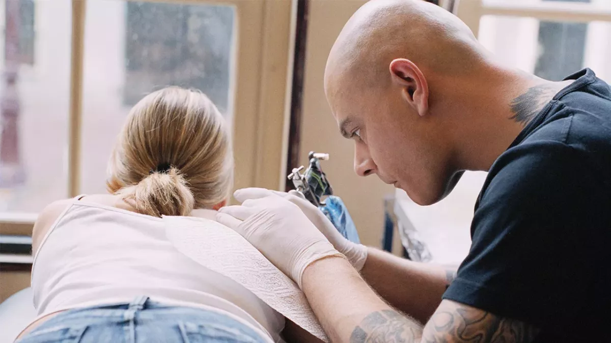 Diese Mutter ist schockiert, als ein Tattoo ihres toten Sohnes anders ausfällt als geplant