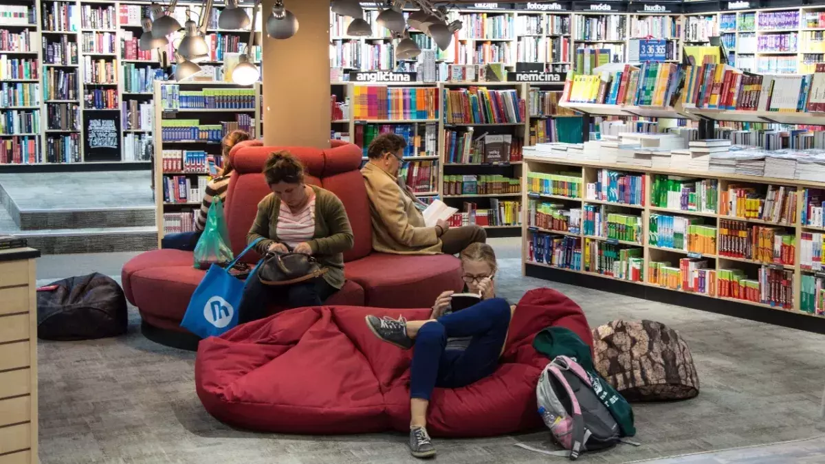 Dillon Helbigs Buch ist in der örtlichen Bibliothek ein echter Hit
