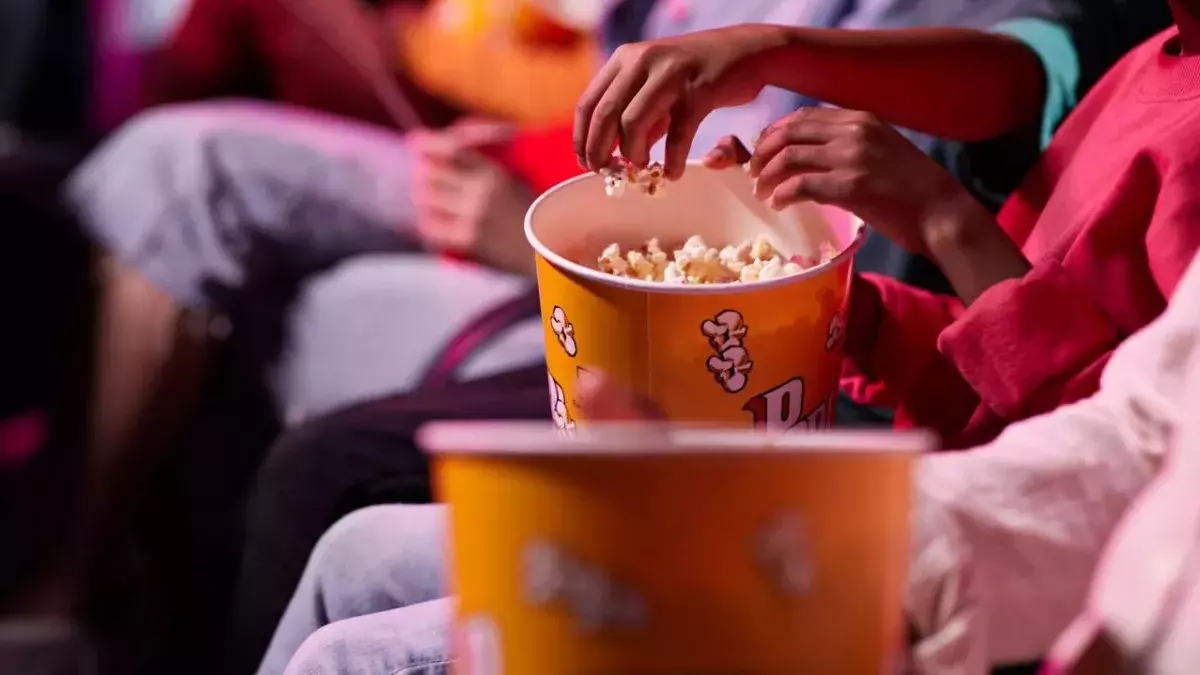 Ein Besucher deckt auf, dass dich Kinos beim Popcorn abzocken. 