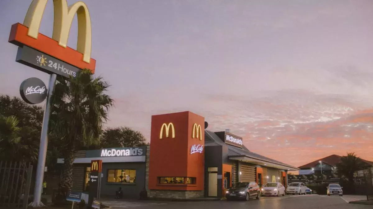 Eine Kuh im McDrive