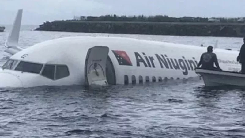 Flugzeug verfehlt Landebahn