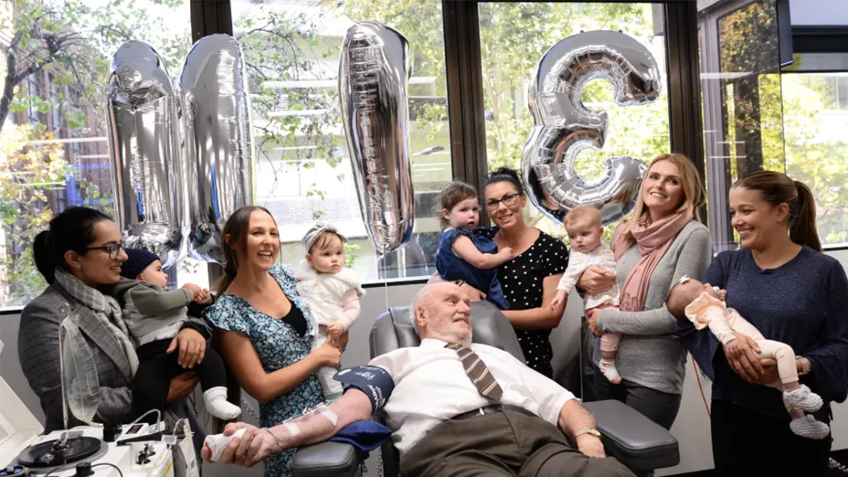 "Goldener Arm": Australier rettet mehr als 2 Millionen Babys