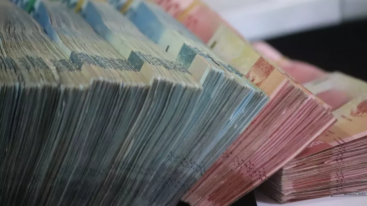 Lottogewinnerin ist süchtig danach, Geld zu verschenken