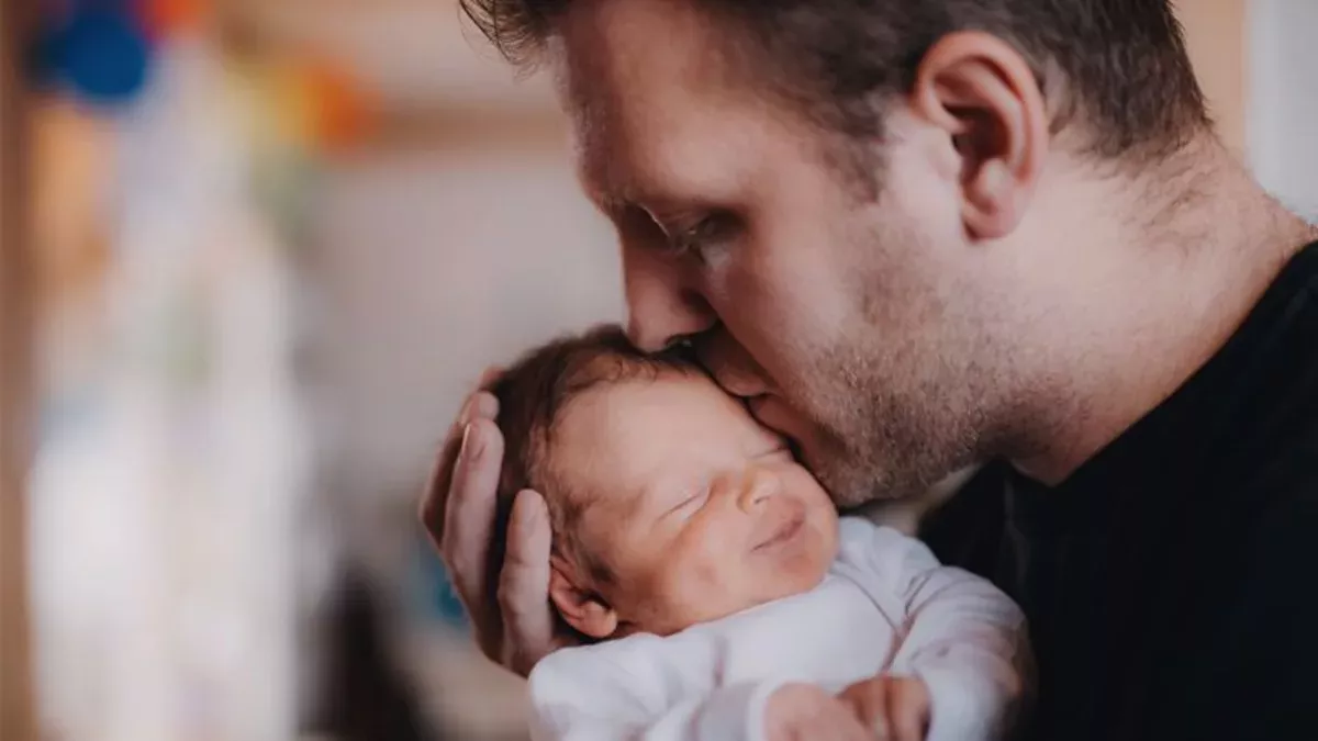 Mann speckt ab, um seinem Baby das Leben zu retten
