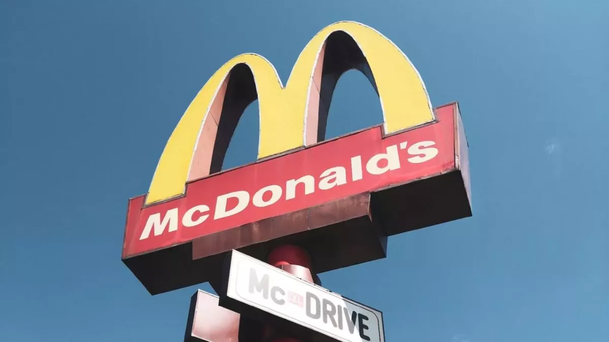 McDonald's-Kunde verklagt Restaurant, nachdem er Metall im Menü gefunden haben soll